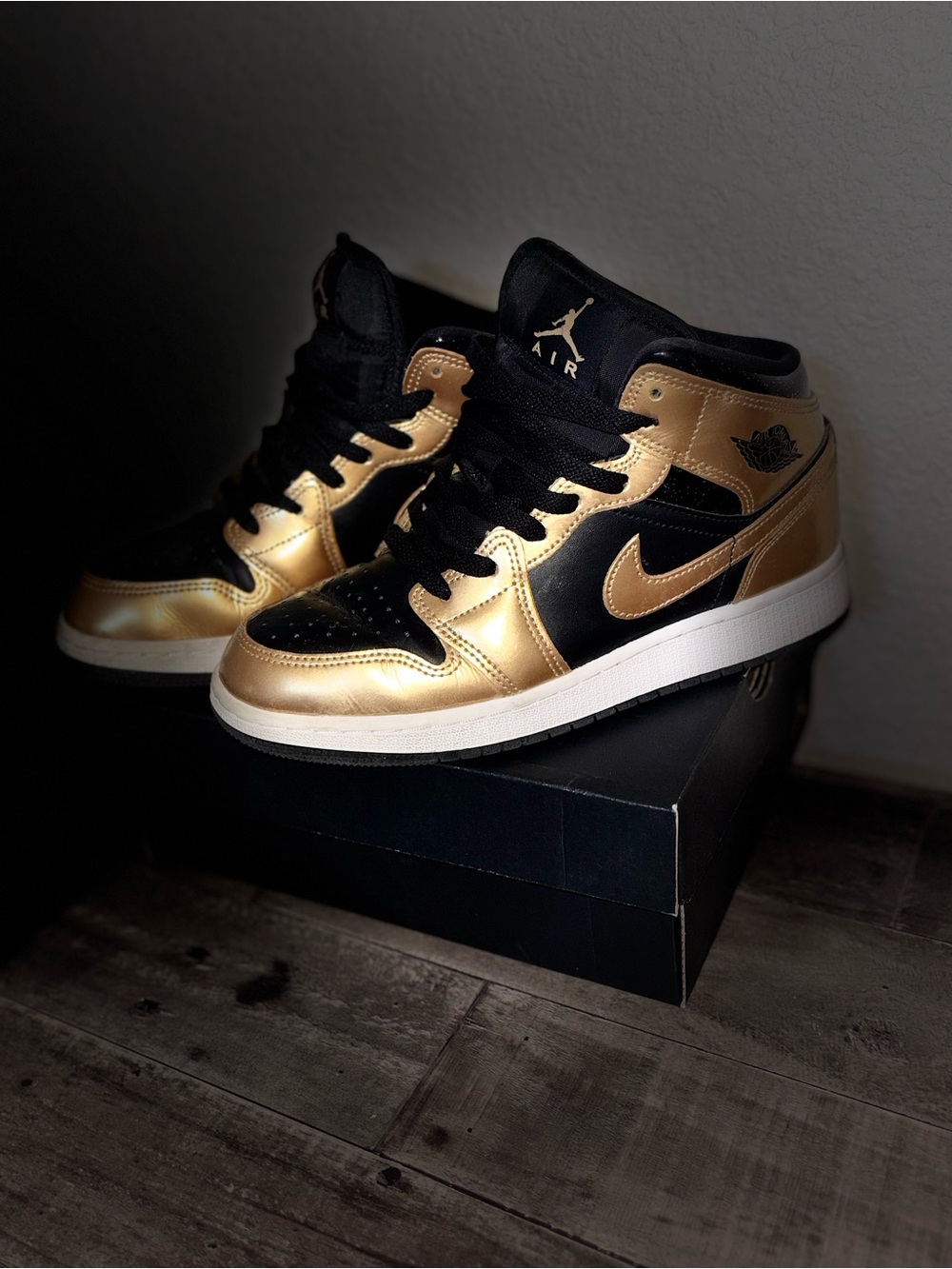 Nike Air Jordan 1 Mid - Black & Metallic Gold- Youth 5